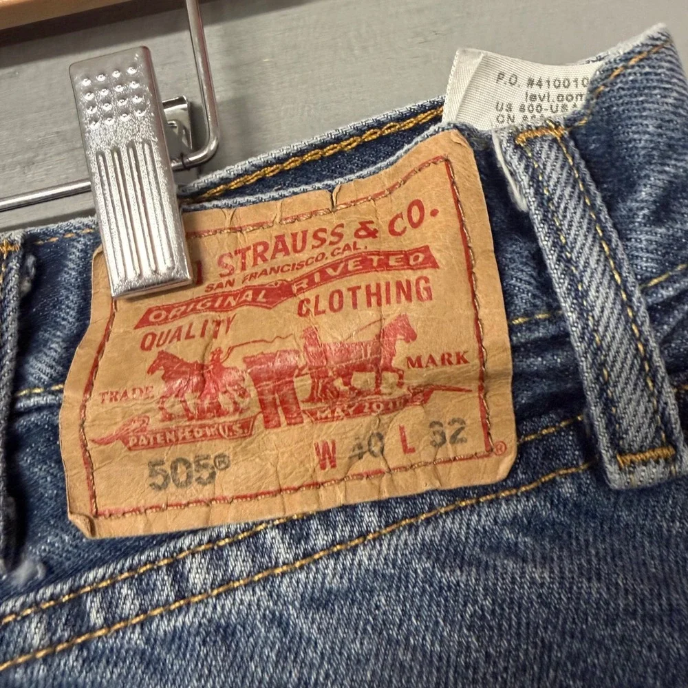 Levis 505 Regular Fit Straight Leg Jeans Mens 40x32 Medium‎ Wash Blue Distressed